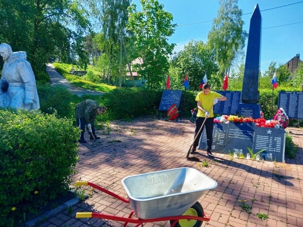 Nuoret työskentelevät muun muassa matkailu-, kauppa- ja puhtaanapitoaloilla. Kuva: Karjalan työvoima- ja työllisyyshallinnon VKontakte-sivu
