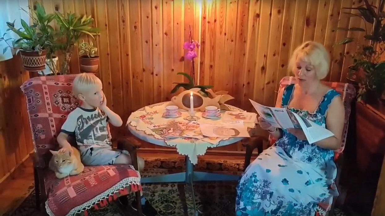 Вдохновленная читательница детского журнала Kipinä Наталья Бебякина из Петрозаводска не смогла остаться в стороне и сняла собственный видеоролик. 0+. Фото: скриншот из видео
