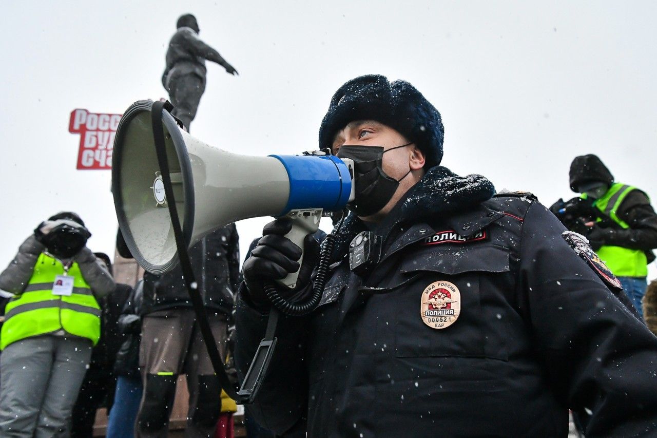 Petroskoissa lähes 100 oppositiopoliitikon kannattajaa kokoontui Kirovinaukiolle. Yli 14 000 henkilöä osallistui mielenosoituksiin eri puolilla Venäjää.  Kuva: Sergei Judin 