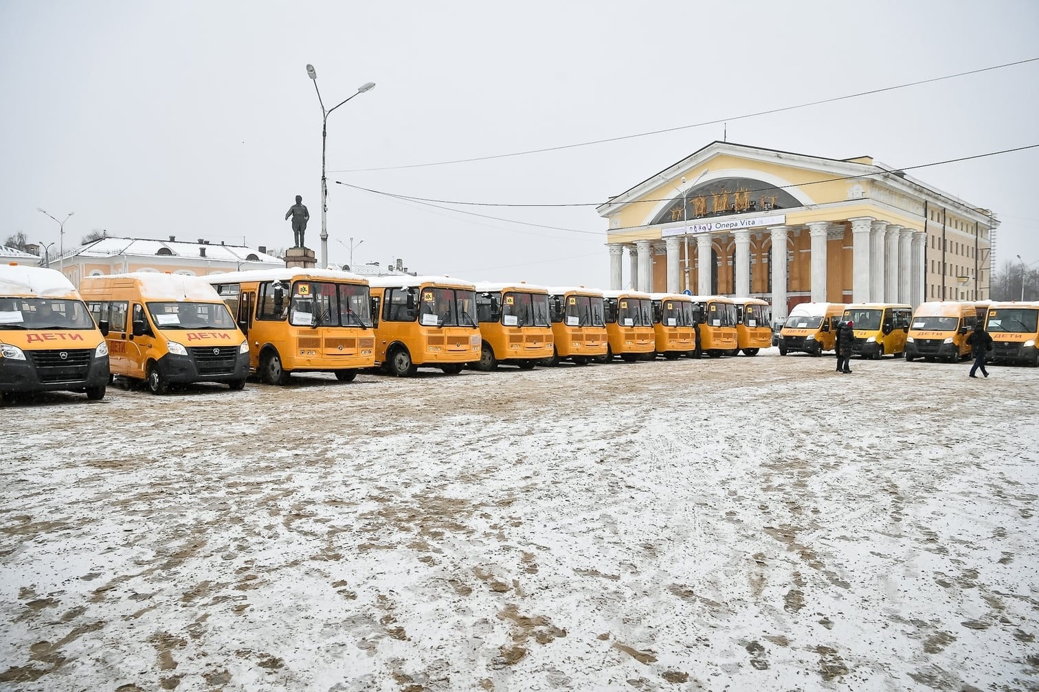 Tašavallan koulut šuatih 28 uutta autobuššie. Kuva: KT:n piämiehen lehistöpalvelu