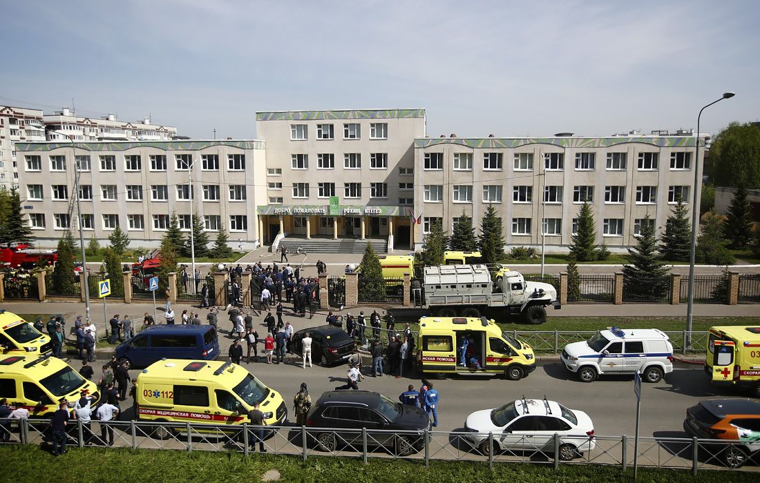Seitsemän lasta ja yksi opettaja on kuollut kouluampumisessa. Ampujaksi epäilty 19-vuotias mies on pidätetty. Kuva: www.interfax.ru
