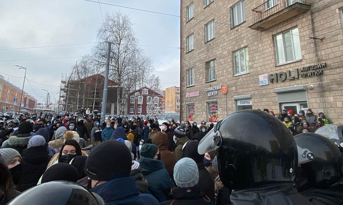 Petroskoissa mielenosoituksessa ei ole pidätetty yhtään henkilöä. Yksikään mielenosoittajista ei ole loukkaantunut. Kuva: gubdaily.ru