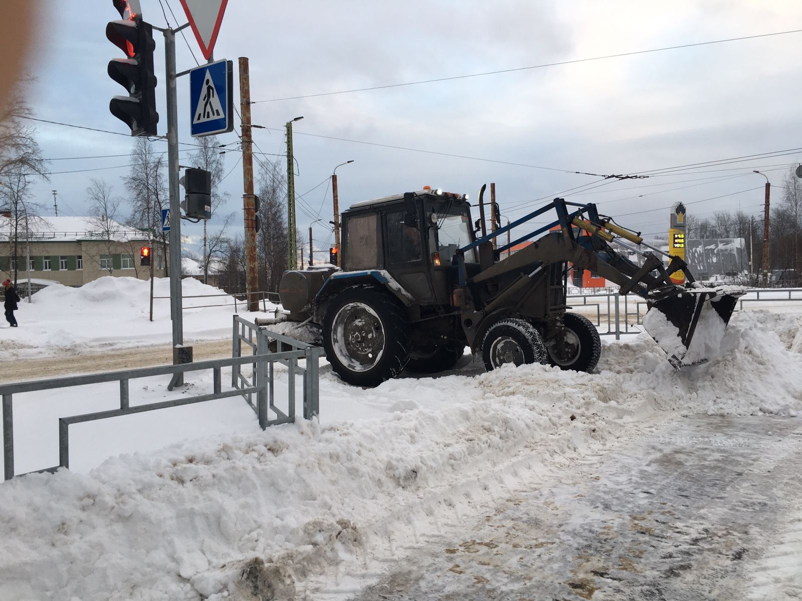 Viime vuoden joulukuun alusta alkaen Petroskoissa on ollut voimassa valmiustila. Petroskoista aiotaan poistaa lisää 60 000 tonnia lunta. Kuva: Petroskoin kaupunginhallituksen VKontakte-sivu