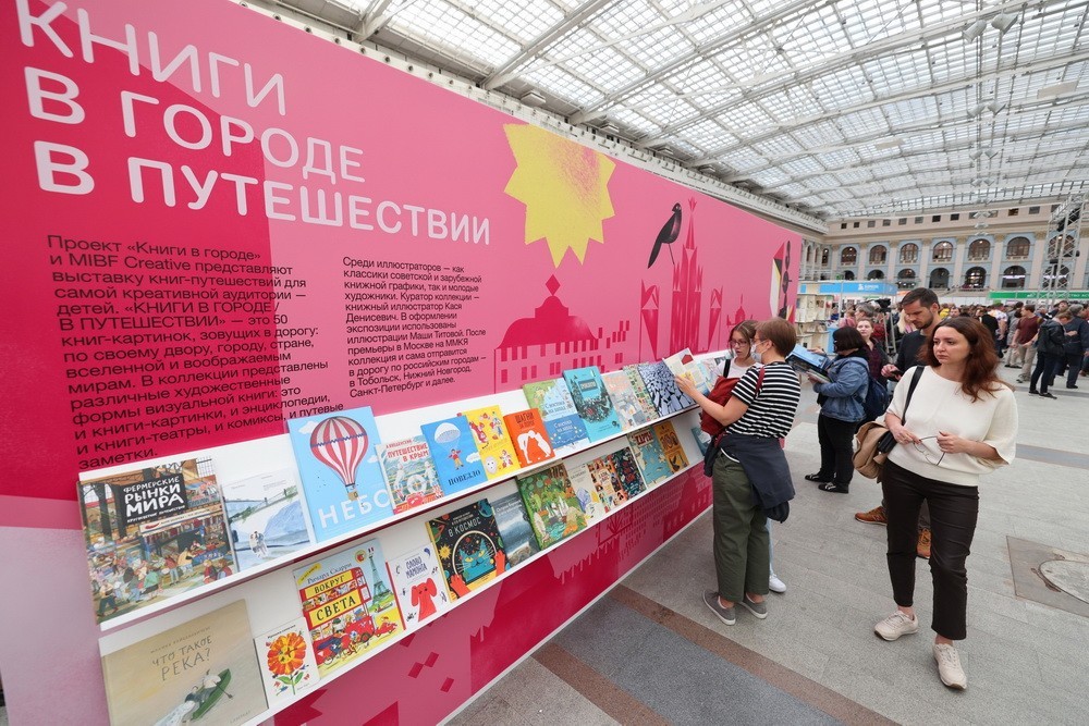 Книжная ярмарка уже третий год проходит в гибридном формате. В 2022 году мероприятие посетило более миллиона человек. 0+. Фото группы ММКЯ во ВКонтакте