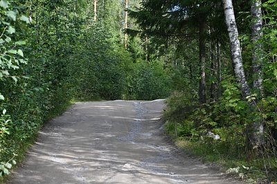Jukankoskelle kulkevasta soratiestä tulee kaksikaistainen asfalttitie. Kuva: Karjalan hallituksen lehdistöpalvelu